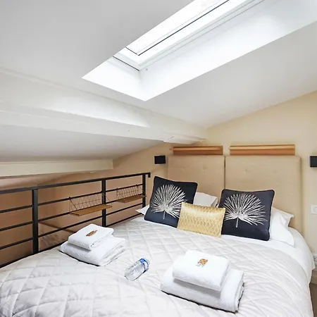 Holiday home With Terrace - Parc Monceau *